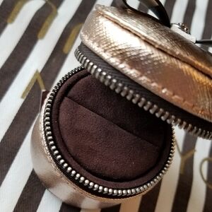❗Henri Bendel Rose Gold Leather Ring Case with Centennial Stripe Bow❗